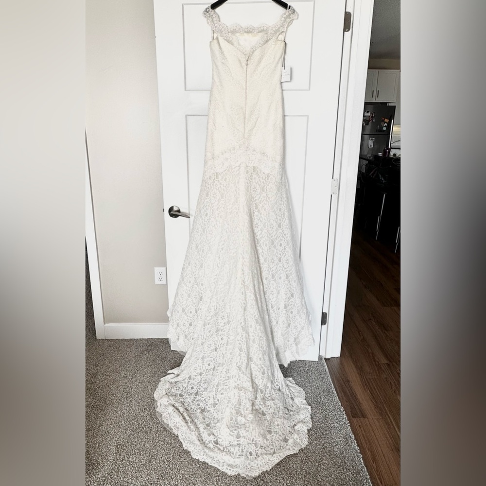 NWT Alyne by Rita Vinieris “Juliet” Chantilly lace wedding dress with train - Picture 3 of 6